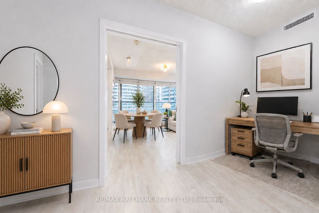 Photo of 2221 Yonge Street #2211, Toronto, ON M4S 0B8 (MLS # C13149494)