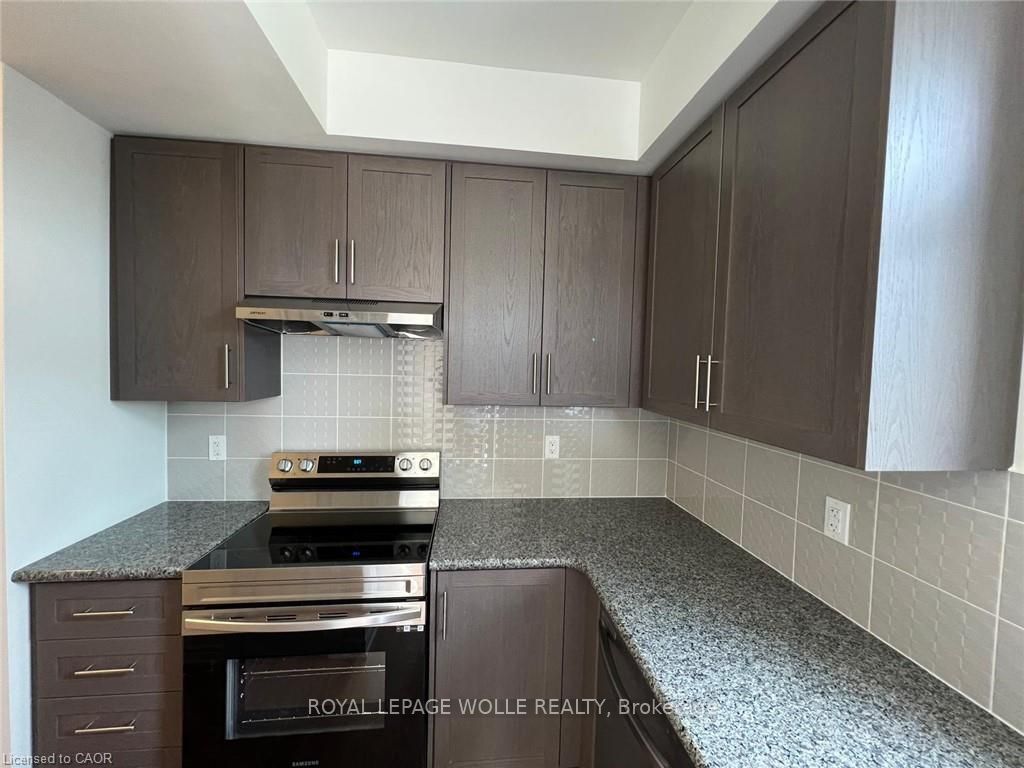 10 HALLIFORD Place 312