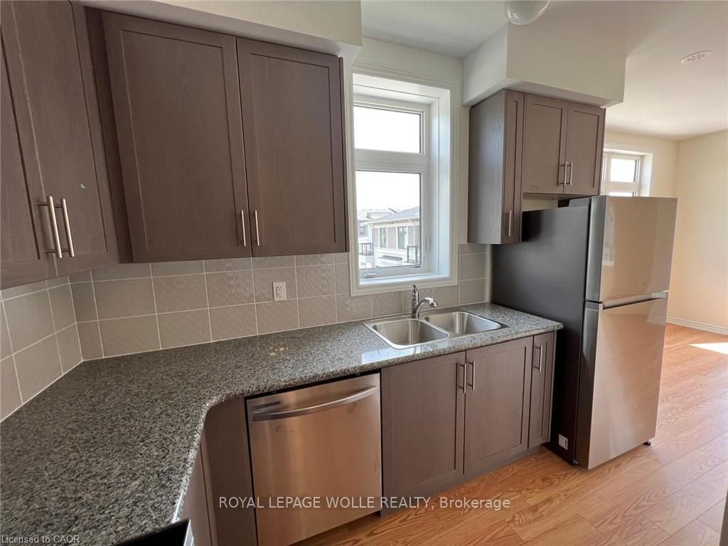 10 HALLIFORD Place 312