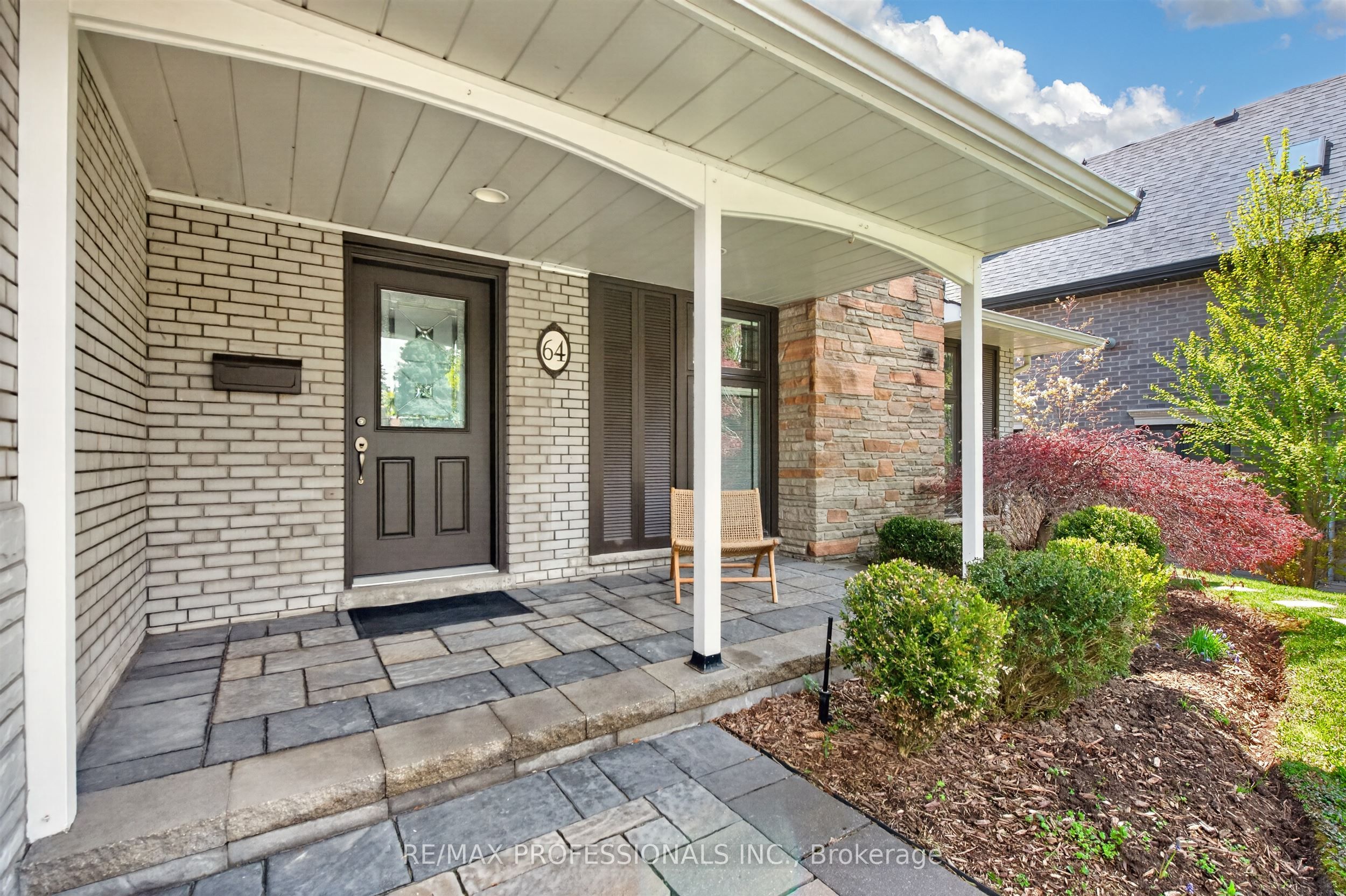 64 Ravensbourne Crescent