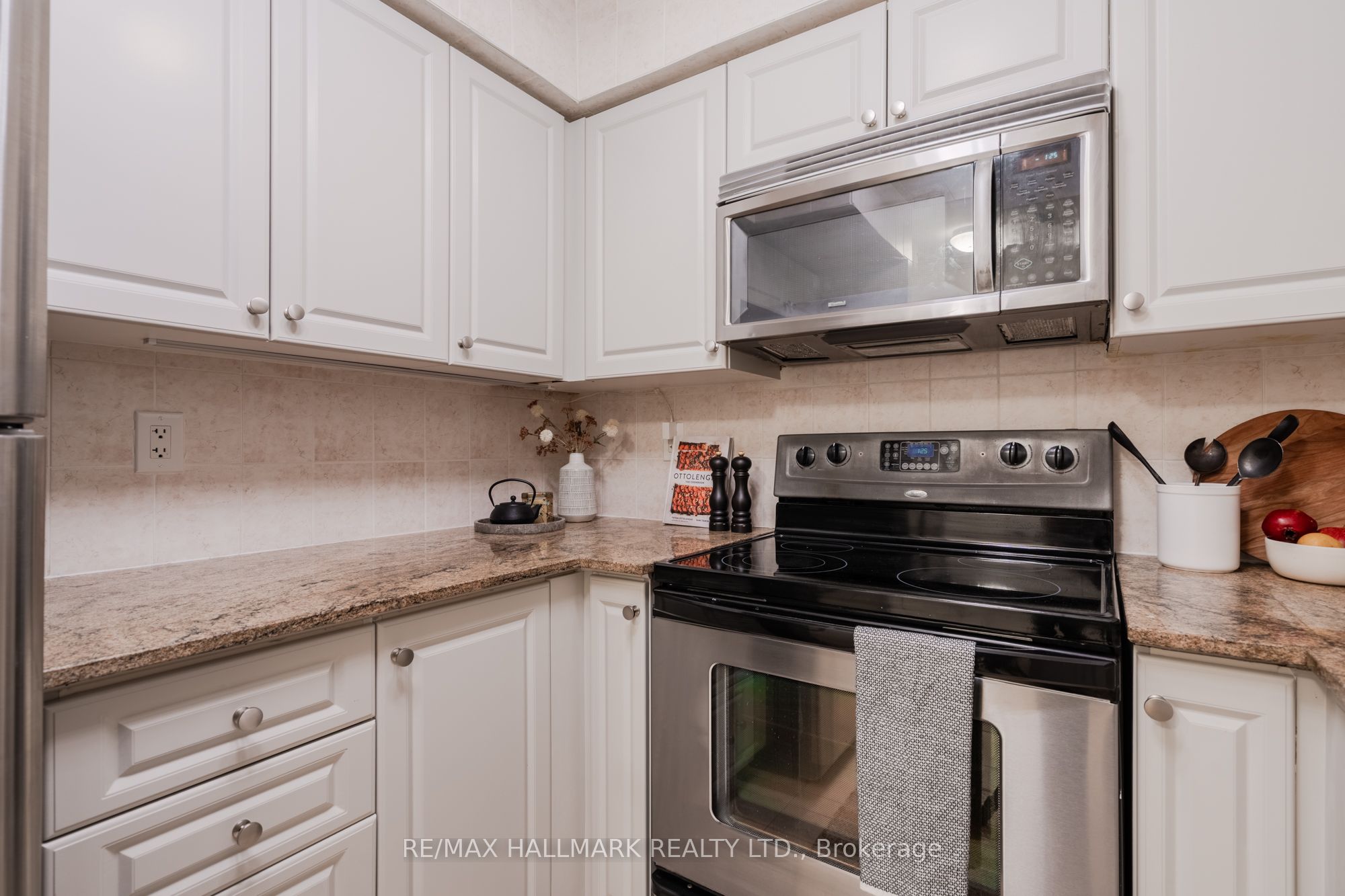 225 Wellesley Street E 406