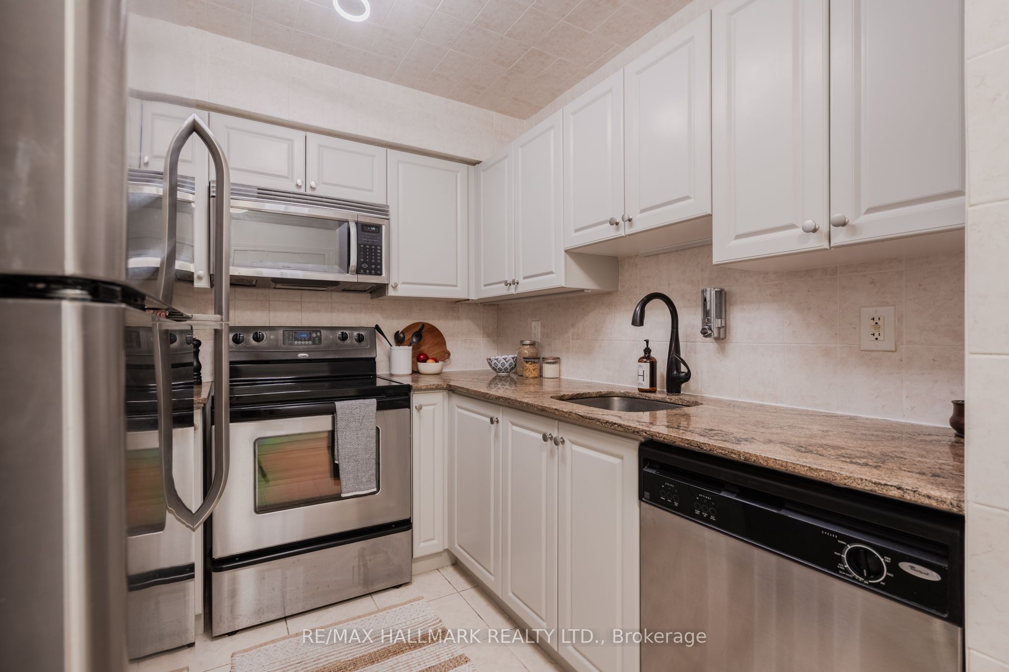 225 Wellesley Street E 406