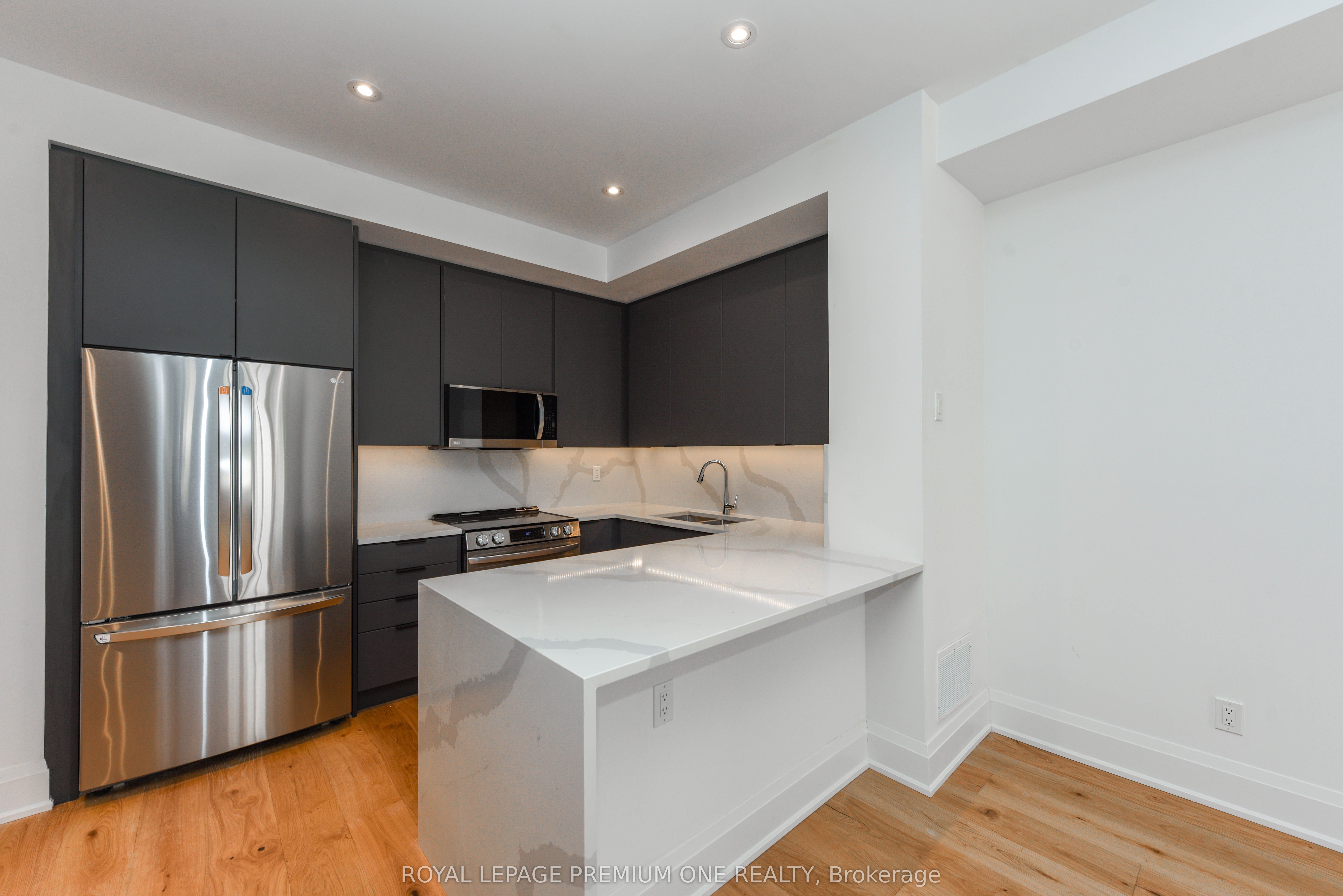 35 Lunar Crescent 136