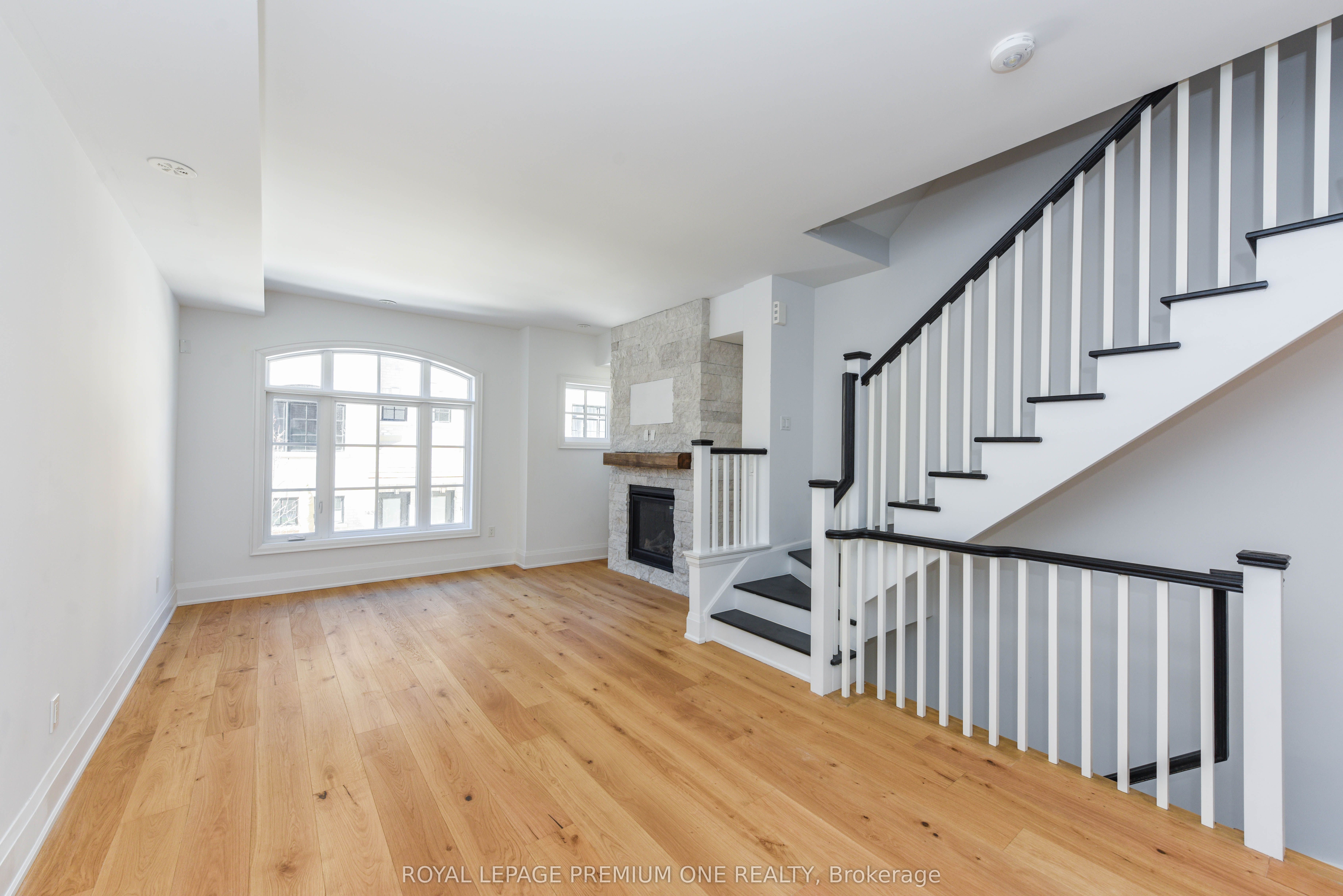 35 Lunar Crescent 136