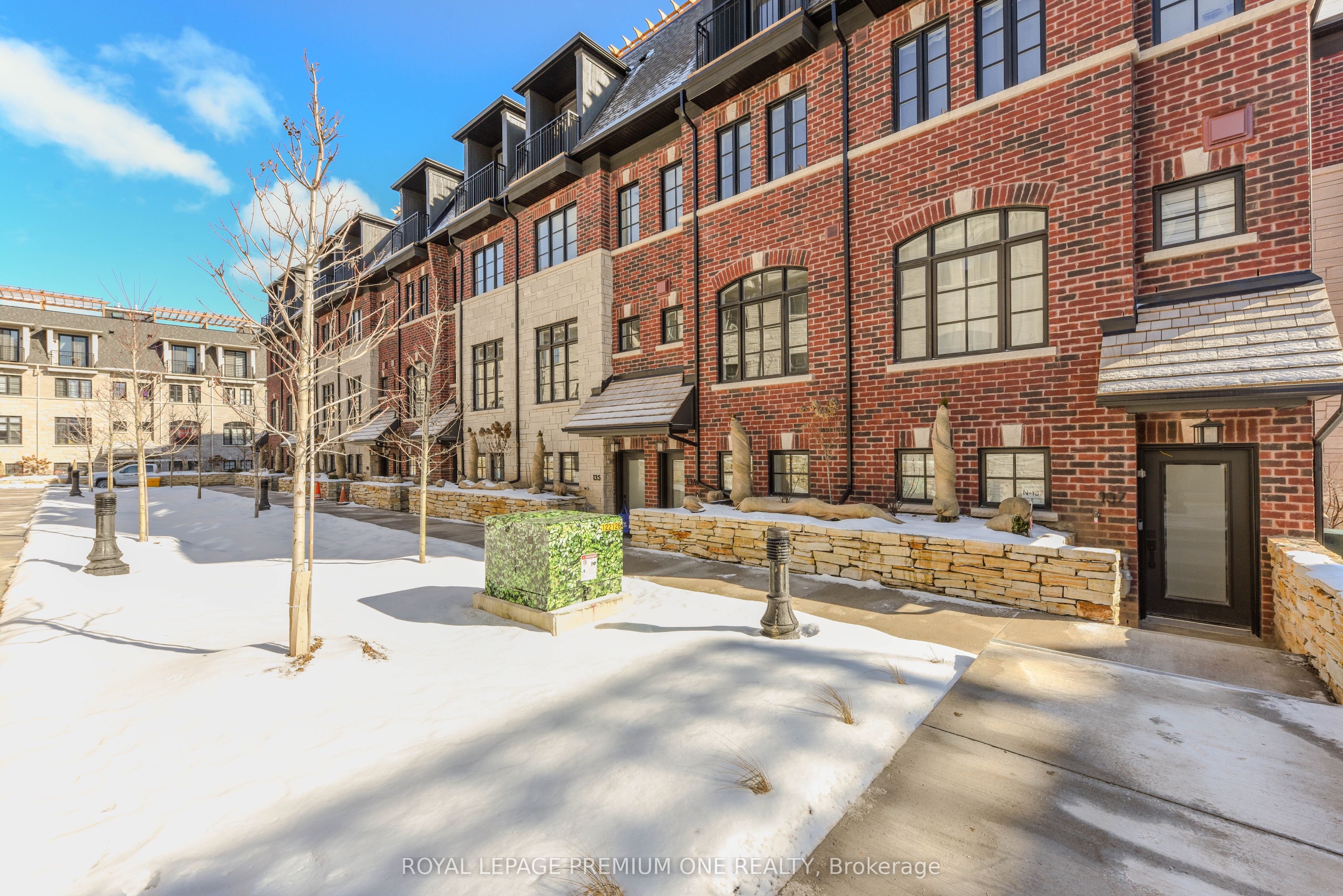 35 Lunar Crescent 136