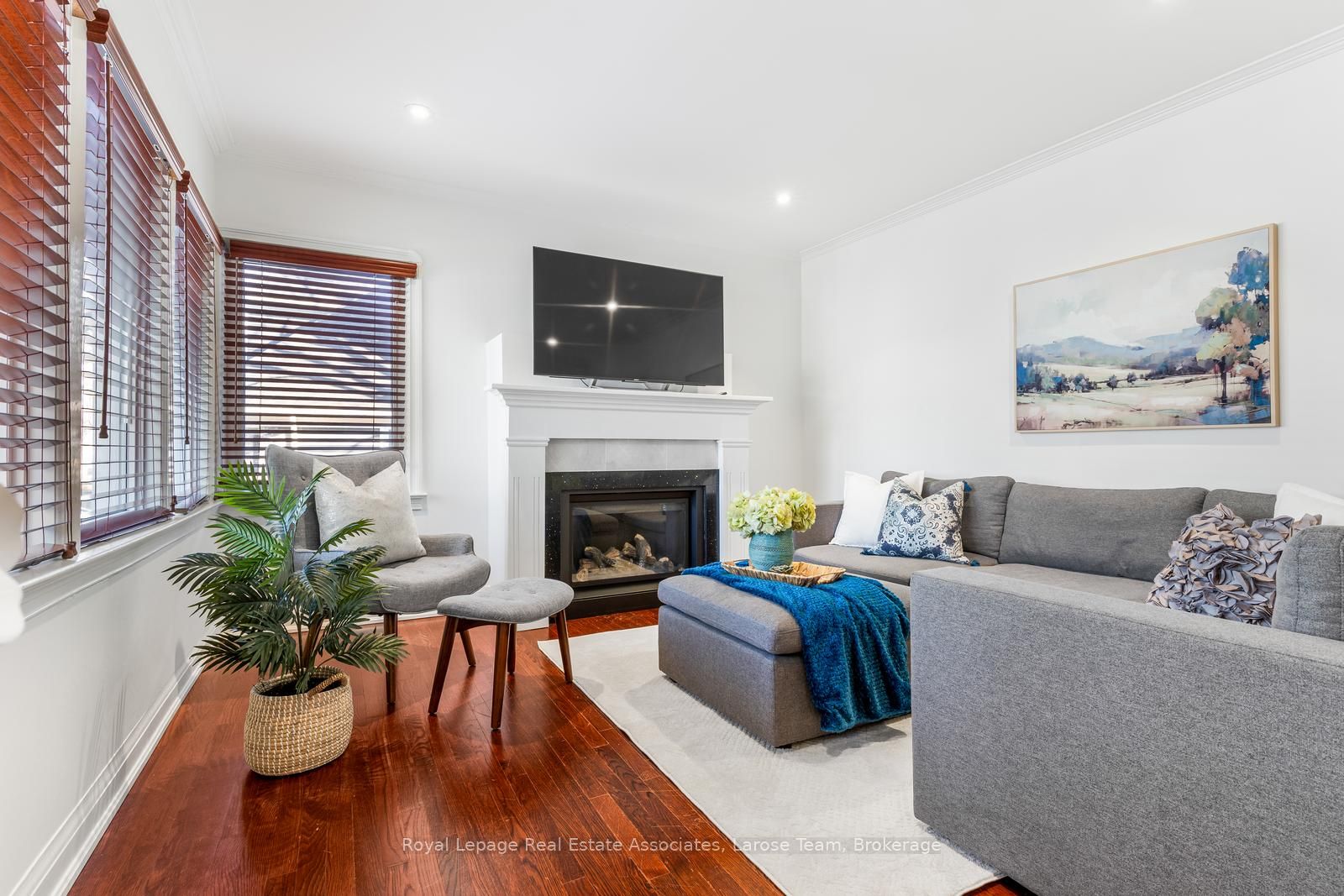 1166 Mineola Gardens