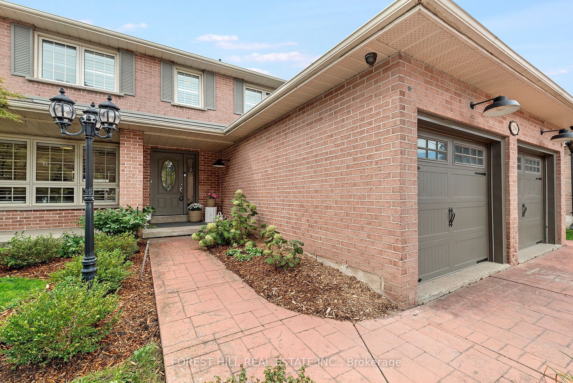 256 Randall Crescent