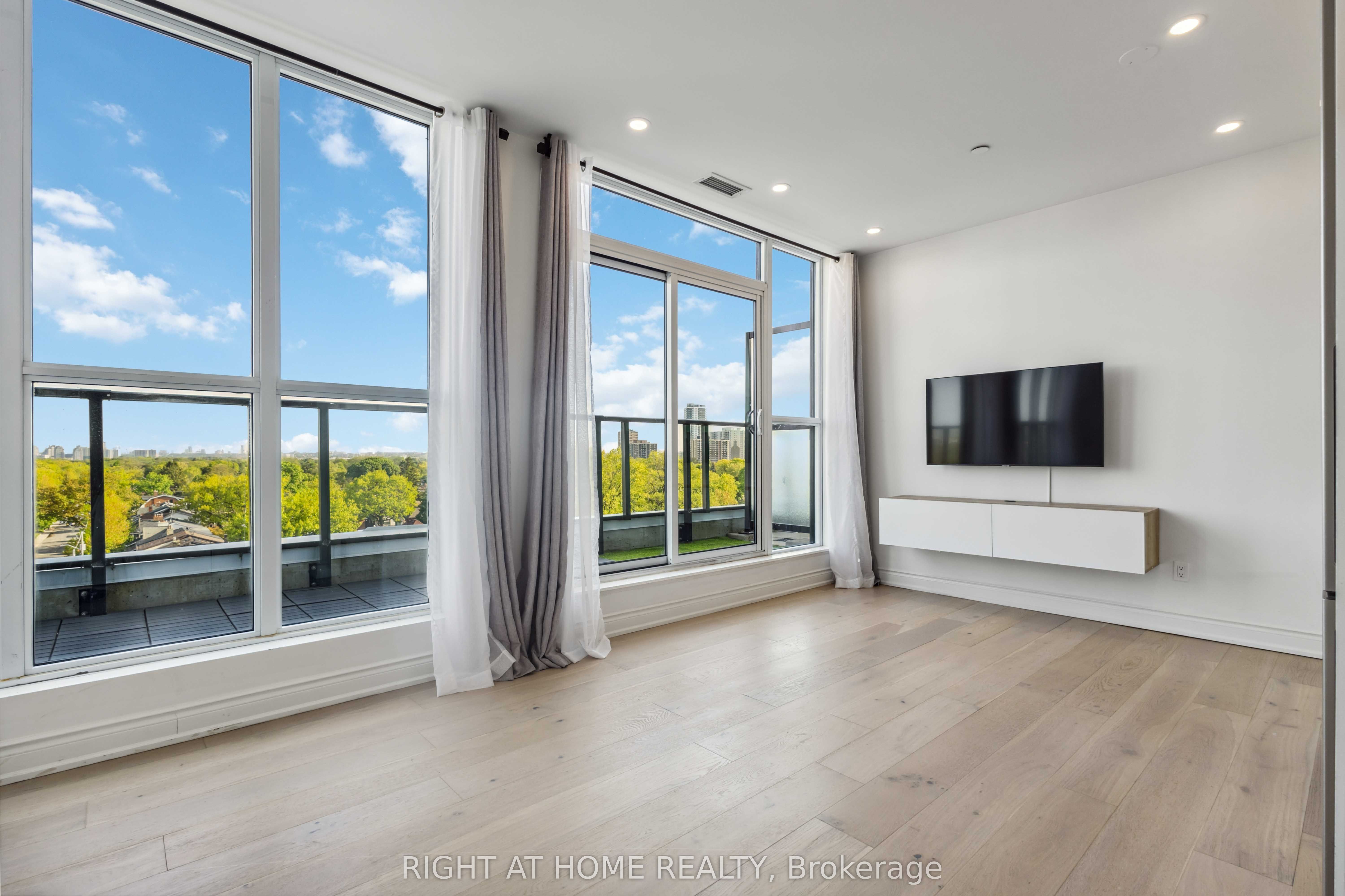 2301 Danforth Avenue PH801