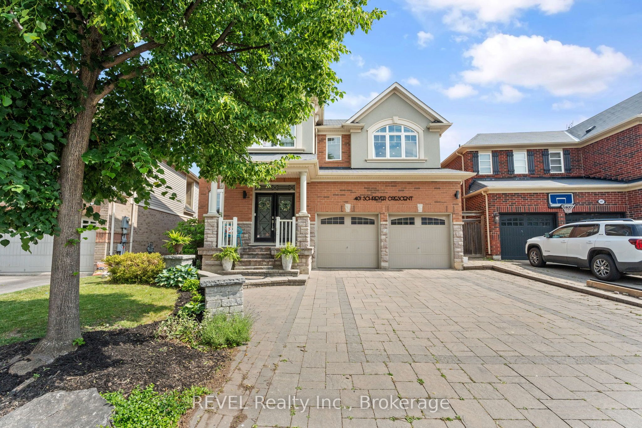 401 Schreyer Crescent