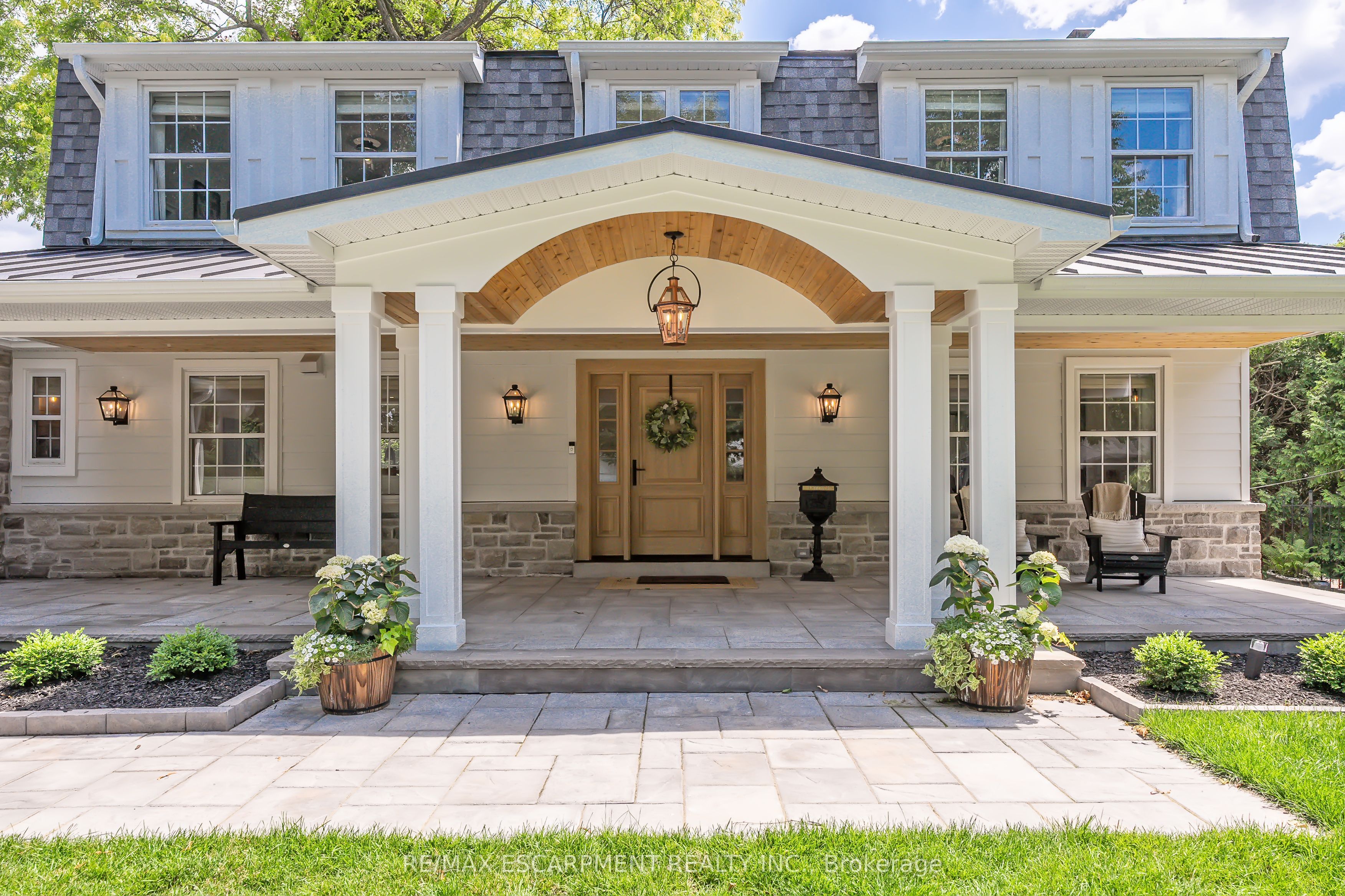 976 Cresthampton Lane