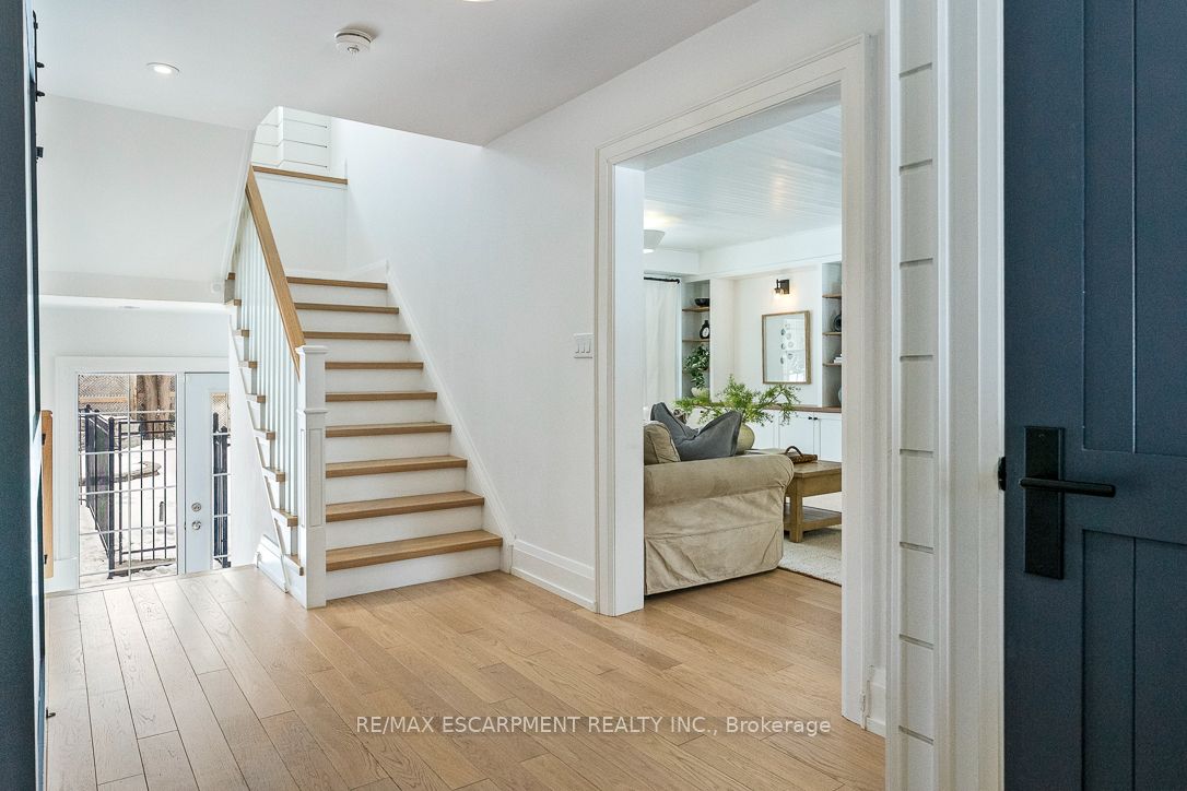 976 Cresthampton Lane