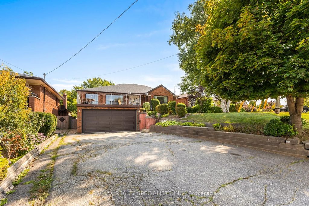 Photo of 577 Rustic Road, Toronto, ON M6L 1Y2 (MLS # W12392340)