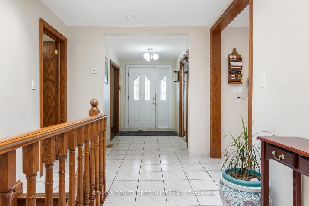 Photo of 577 Rustic Road, Toronto, ON M6L 1Y2 (MLS # W12392340)
