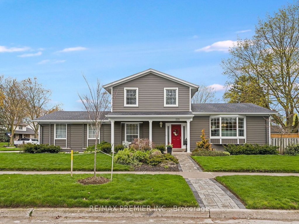 Photo of 225 Juniper Avenue, Burlington, ON L7L 2T2 (MLS # W13078394)