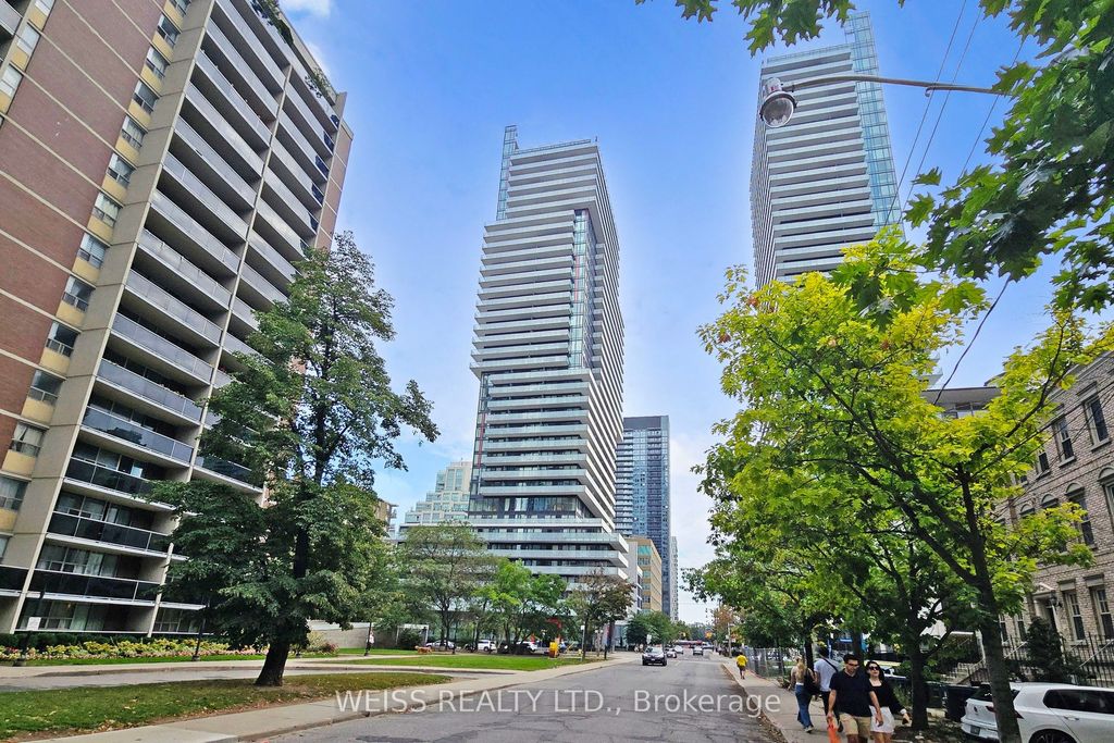 Photo of 185 Roehampton Avenue #520, Toronto, ON M4P 0C6 (MLS # C13034476)