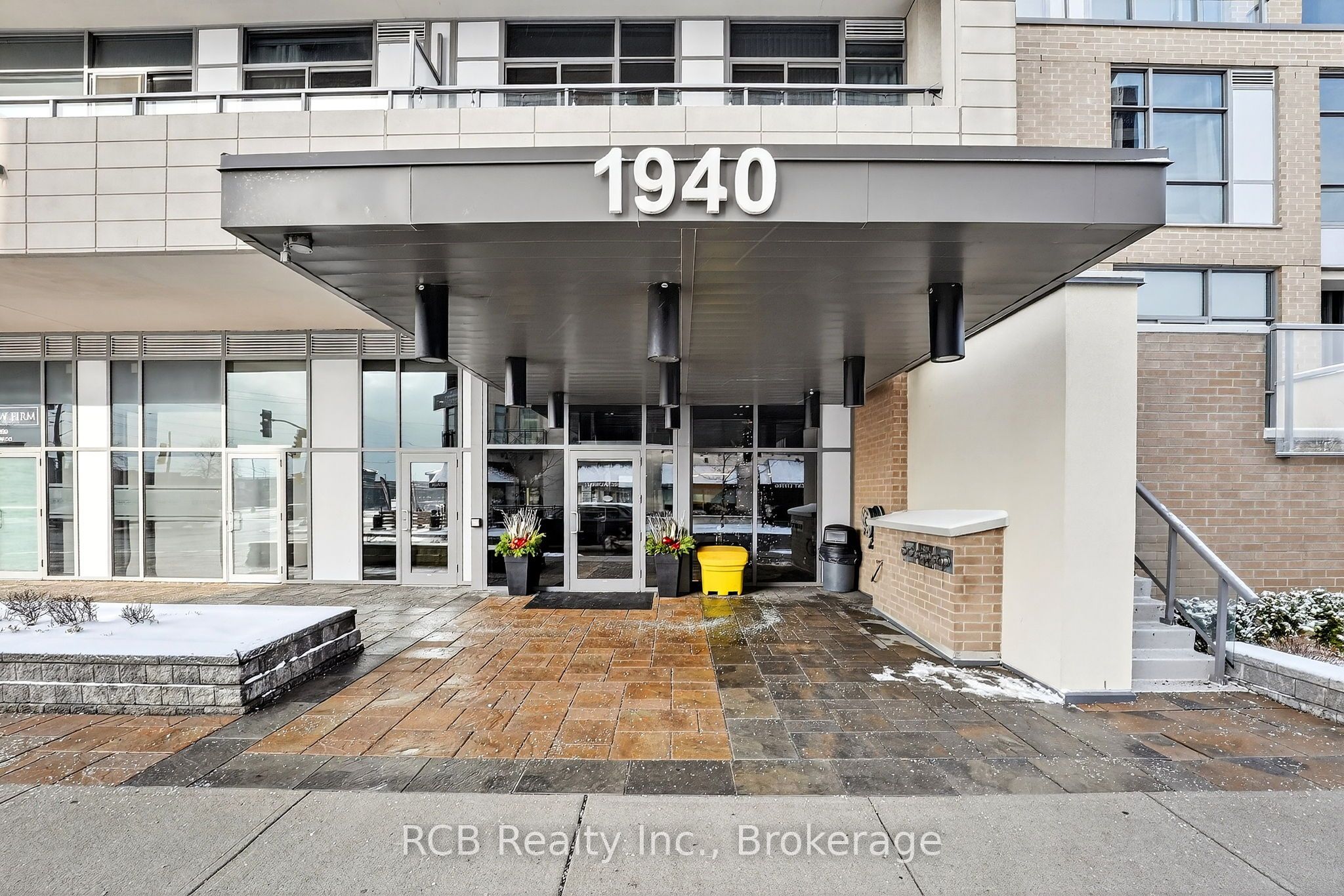 1940 Ironstone Drive 1006