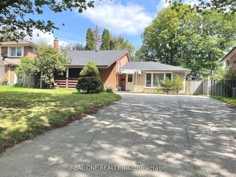 17 Valleycrest Avenue Markham ON L3P 1H6