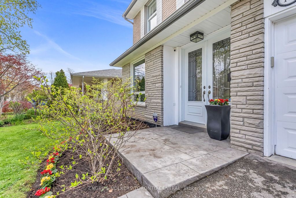 Photo of 170 Fenn Avenue, Toronto, ON M2P 1X9 (MLS # C13138676)