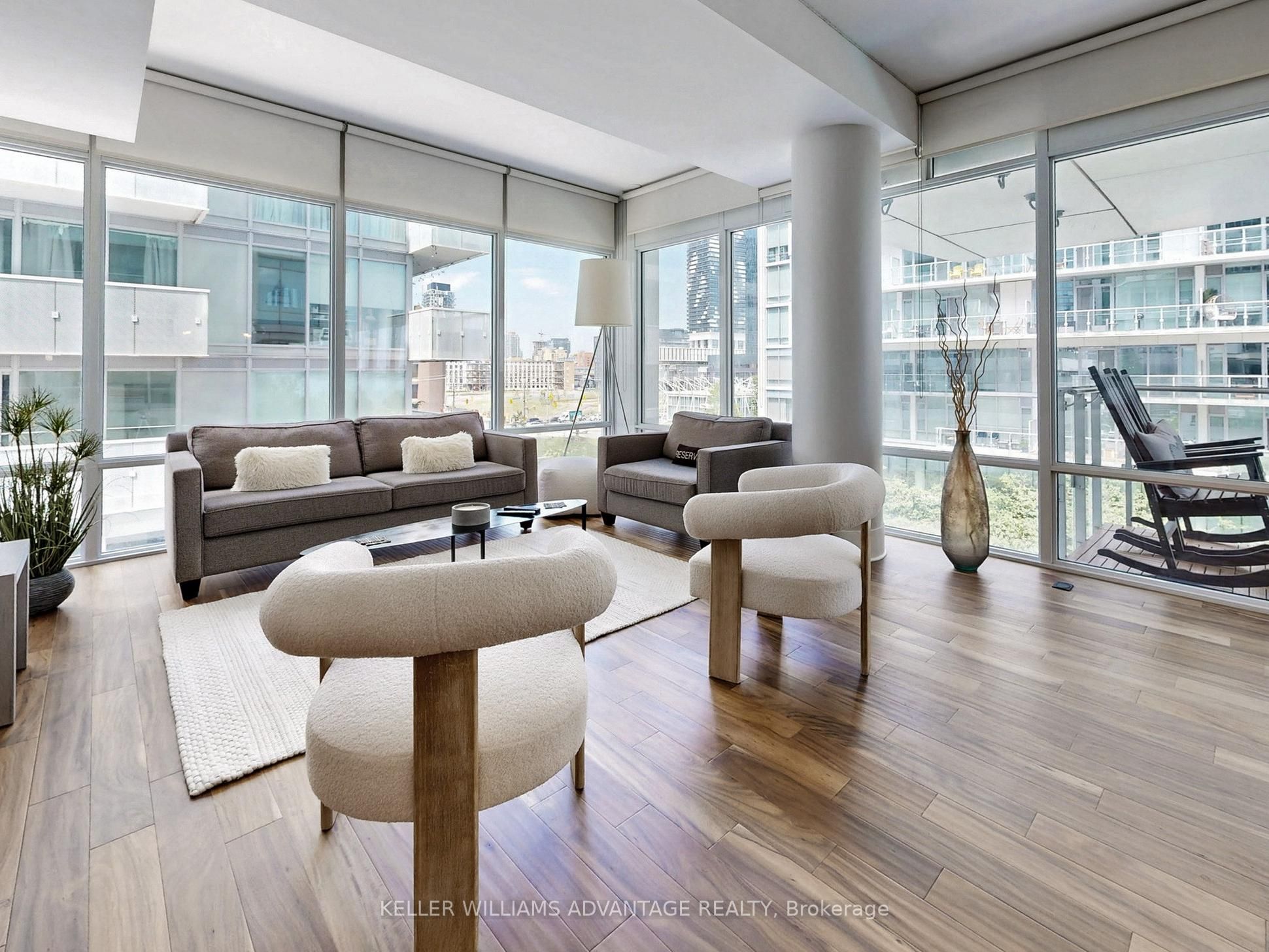 29 Queens Quay E 401