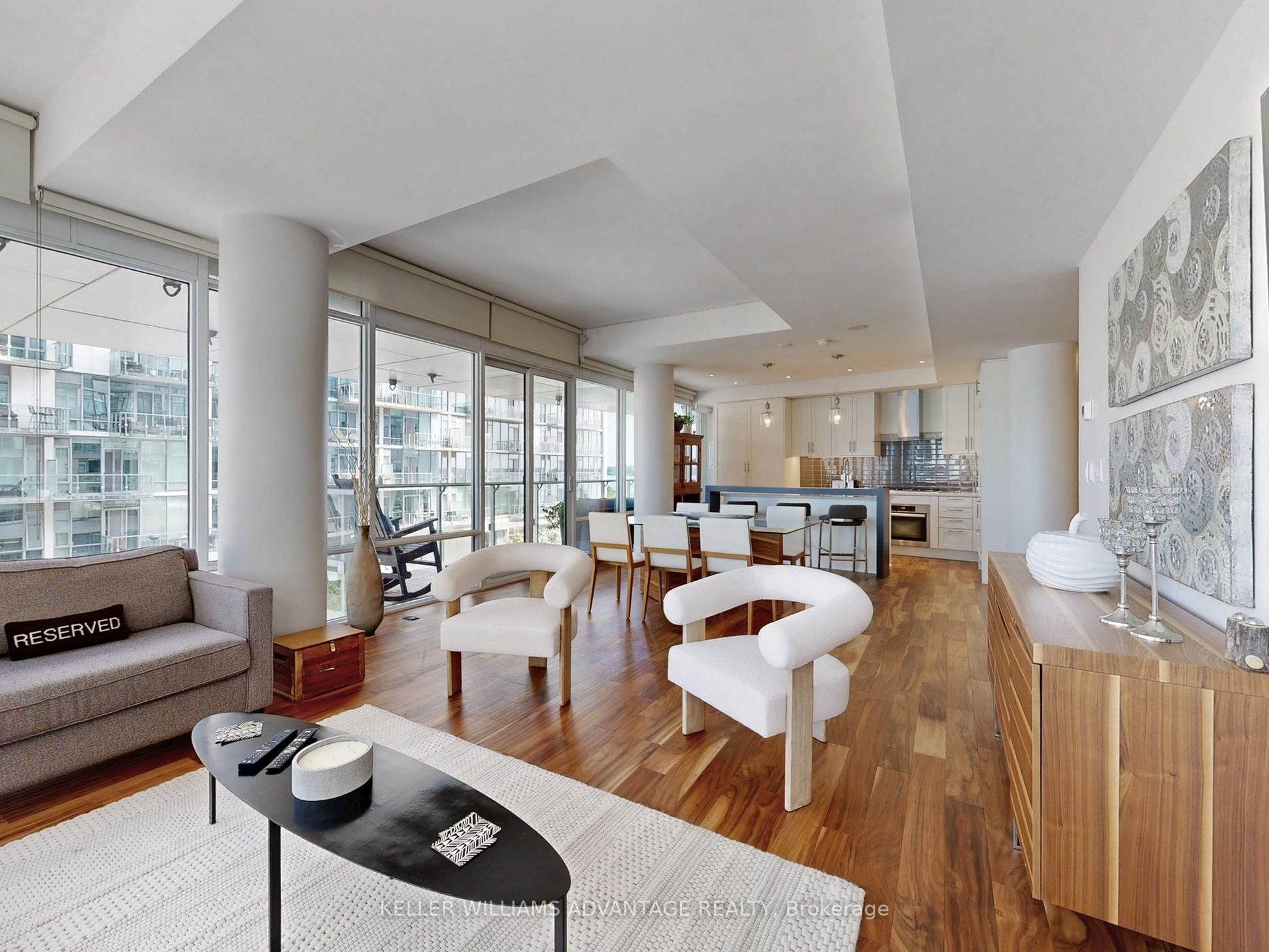 29 Queens Quay E 401
