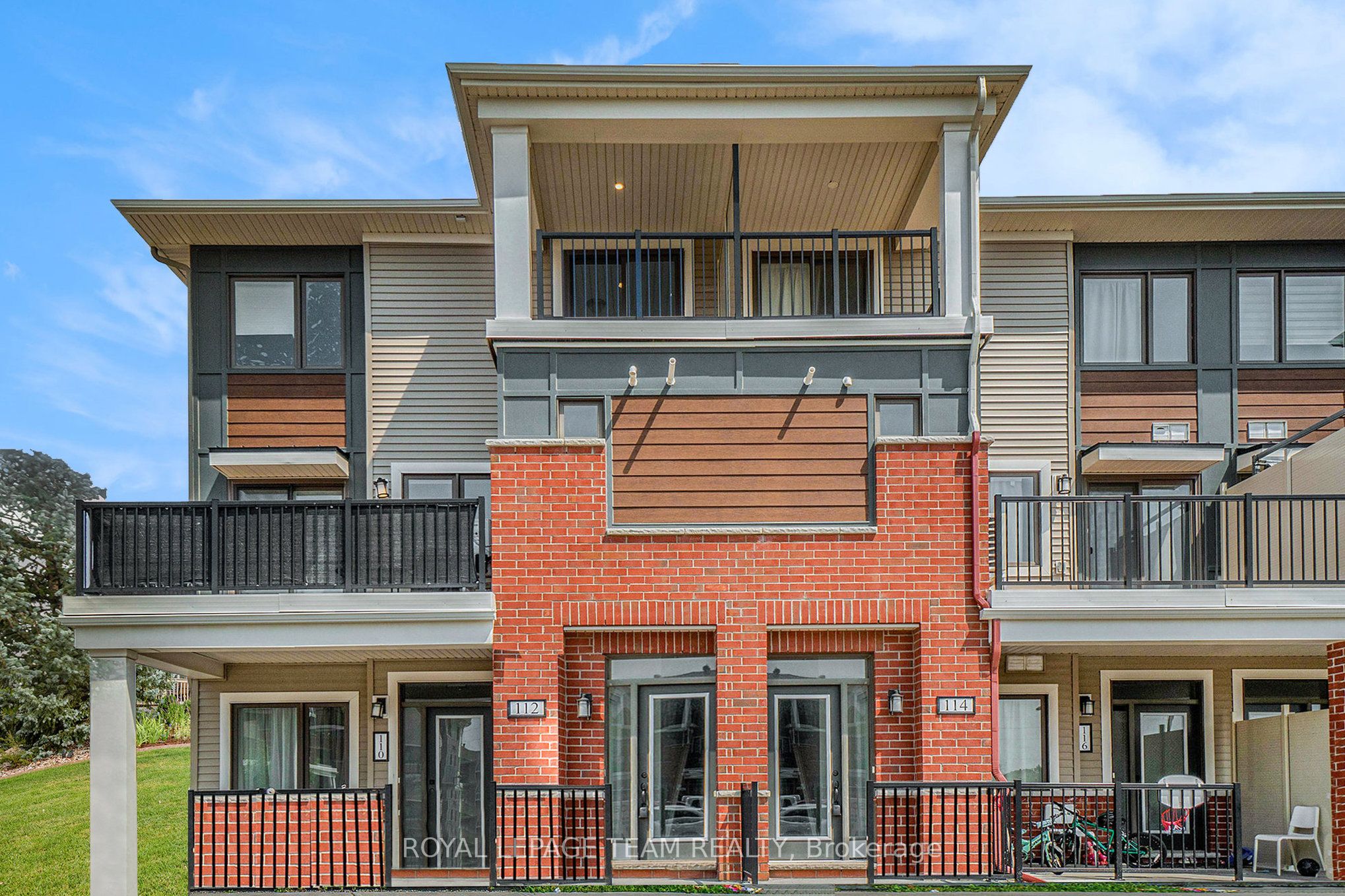 Photo 1 of 14 — 112 Walleye Private, Barrhaven, ON K2J 6L3
