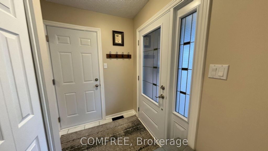 Photo of 10 Durbin Court, Kanata, ON K2L 3T8 (MLS # X13131310)
