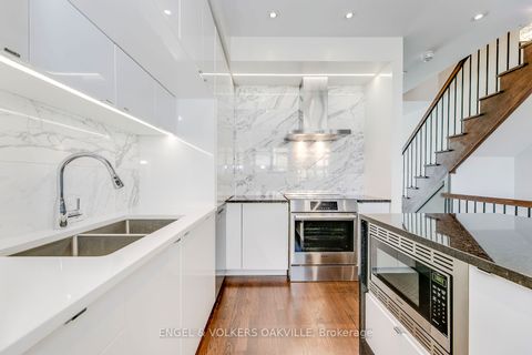 227 Huguenot Road Oakville ON L6H 0L6