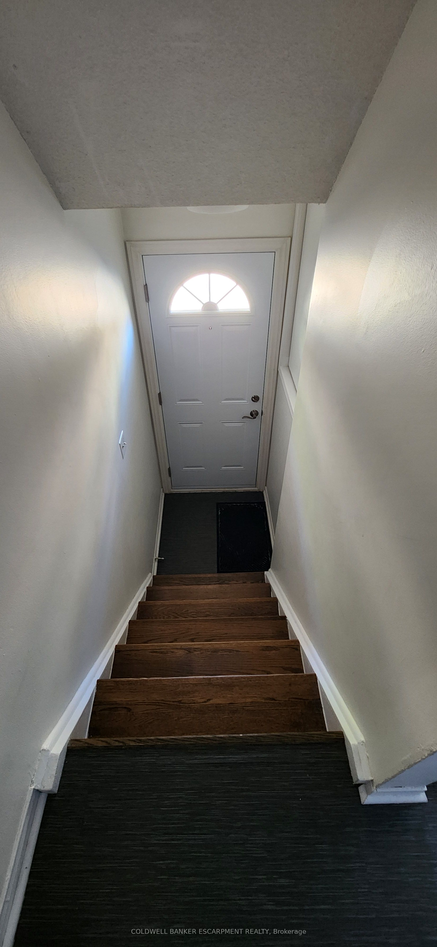 6A Robert Lane