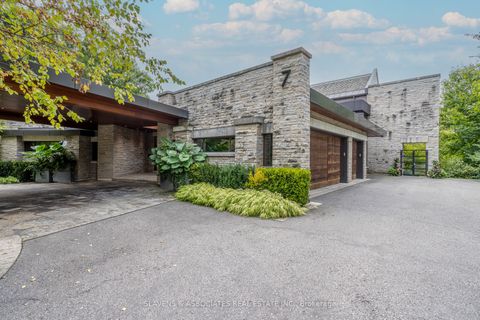 7 Oxbow Road Toronto ON M3B 1Z9