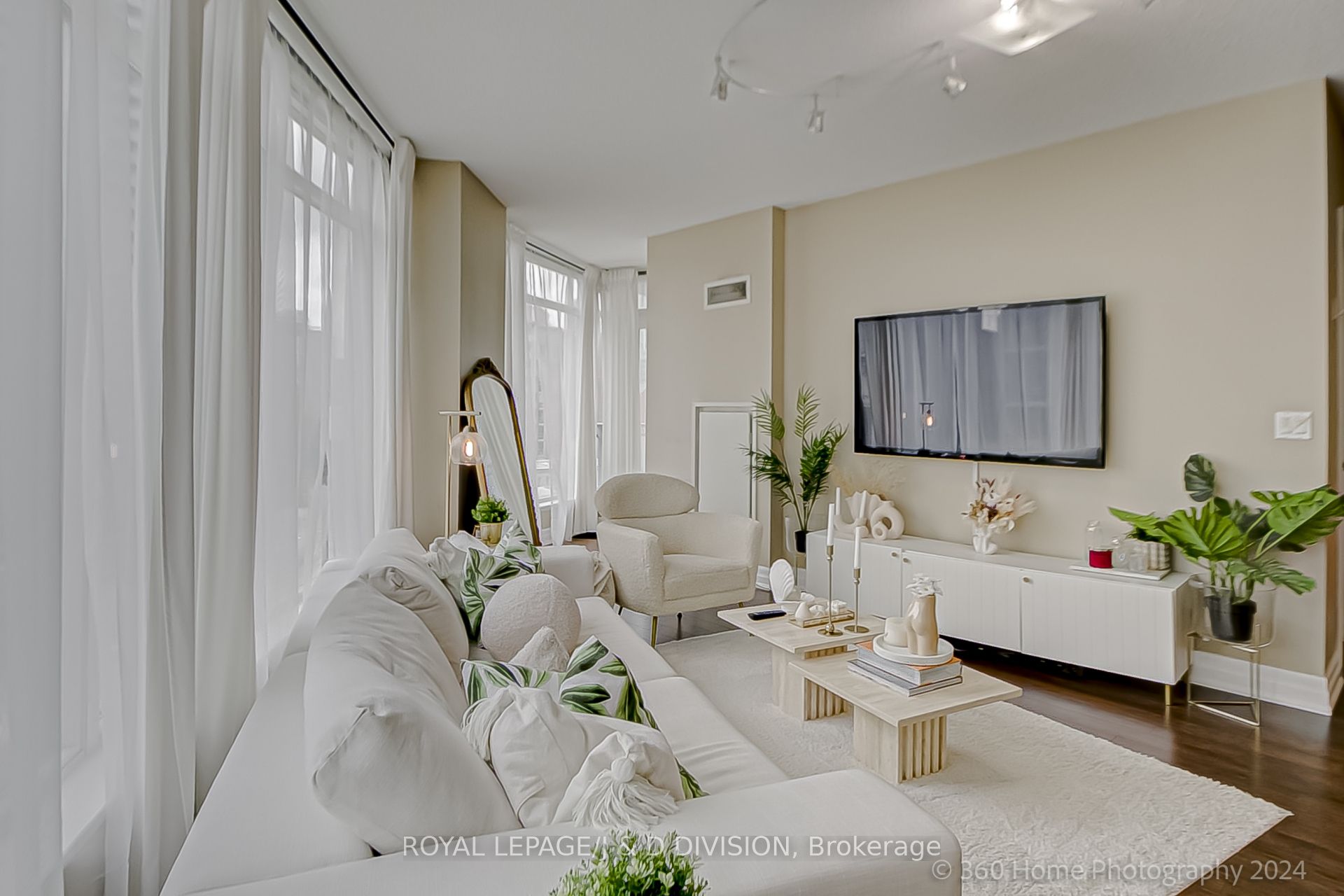 8 Scollard Street 702