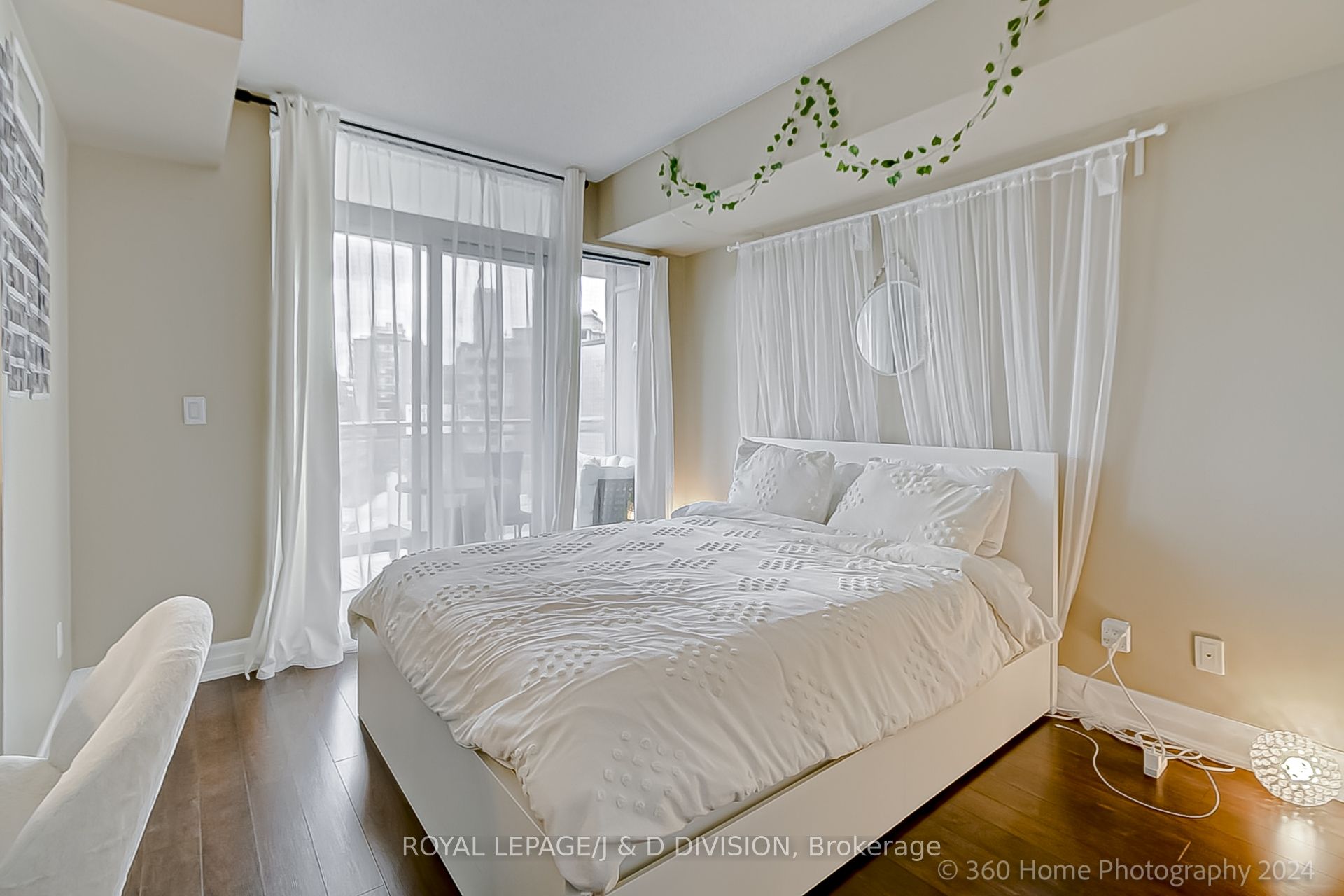 8 Scollard Street 702