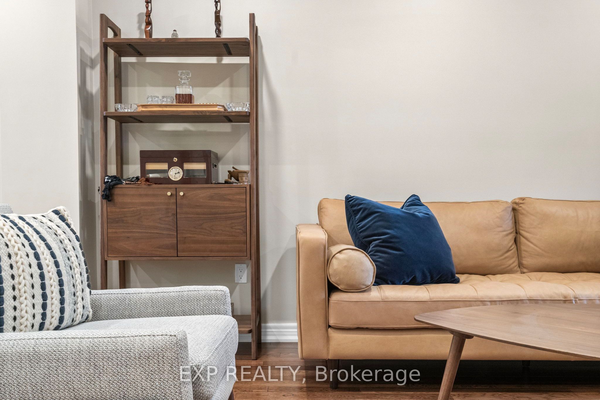 2555 Thomas Street 70