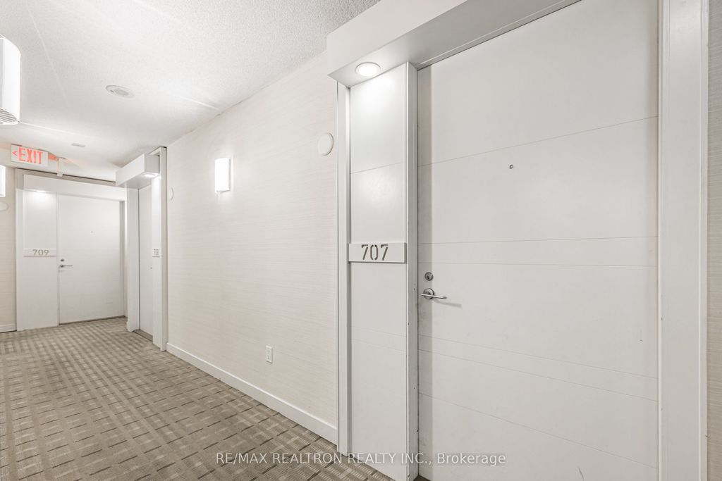 Photo of 38 Grenville Street #707, Toronto, ON M4Y 1A5 (MLS # C12372894)