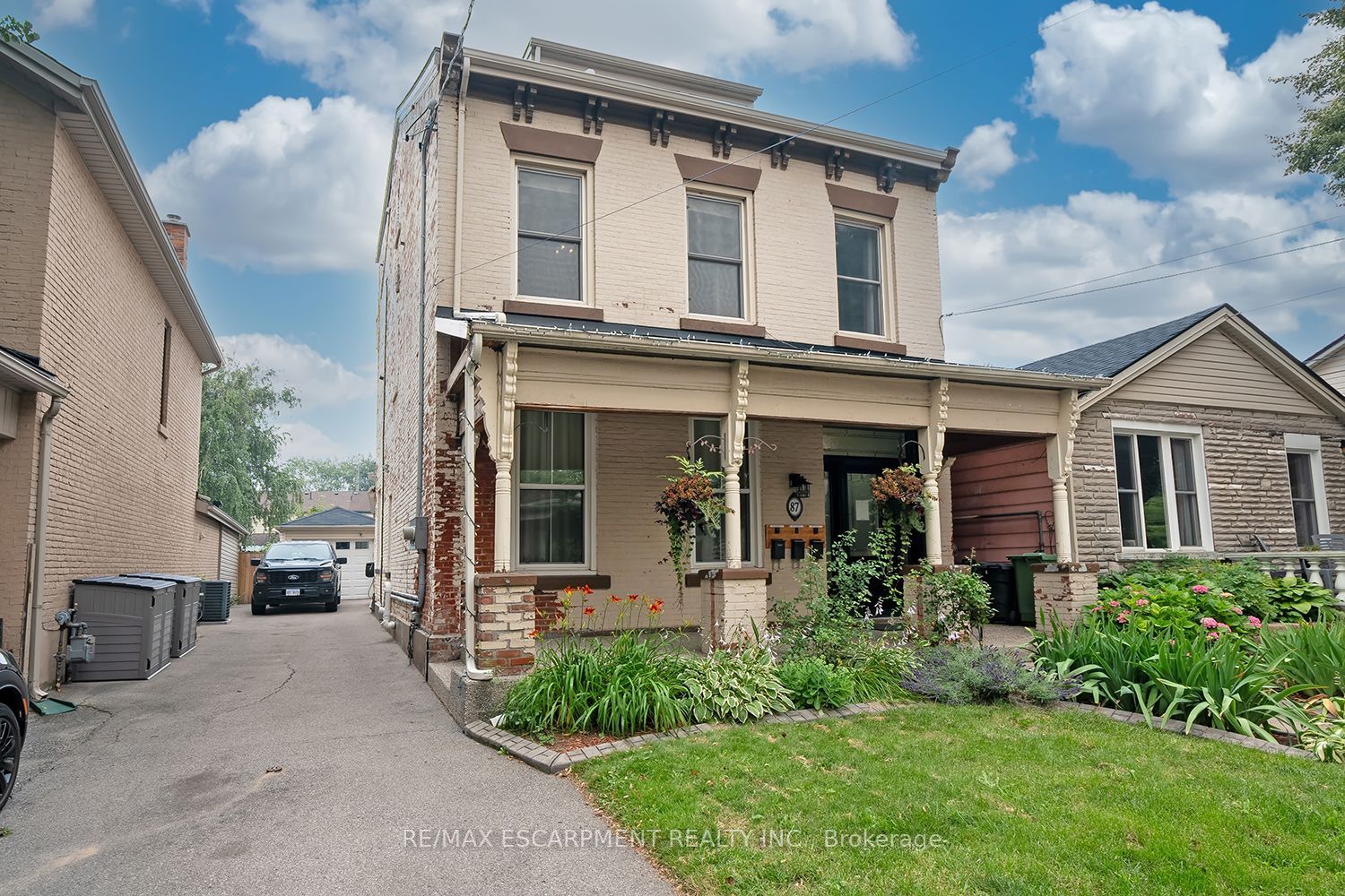 Well manicured and landscape curb appeal
