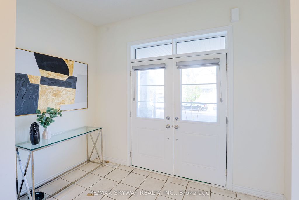 Photo of 379 Valleyway Drive, Brampton, ON L6X 5S7 (MLS # W12452509)