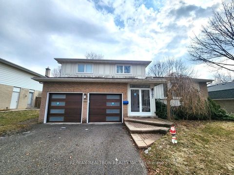 207 Bayview Fairways Drive Markham ON L3T 2Z1
