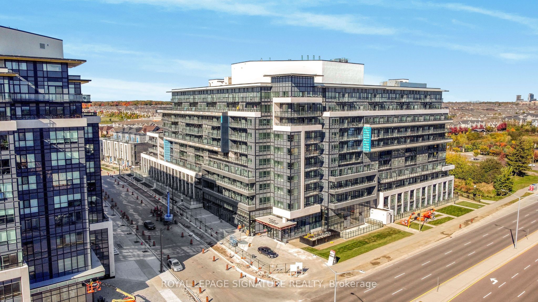 395 Dundas Street W 234