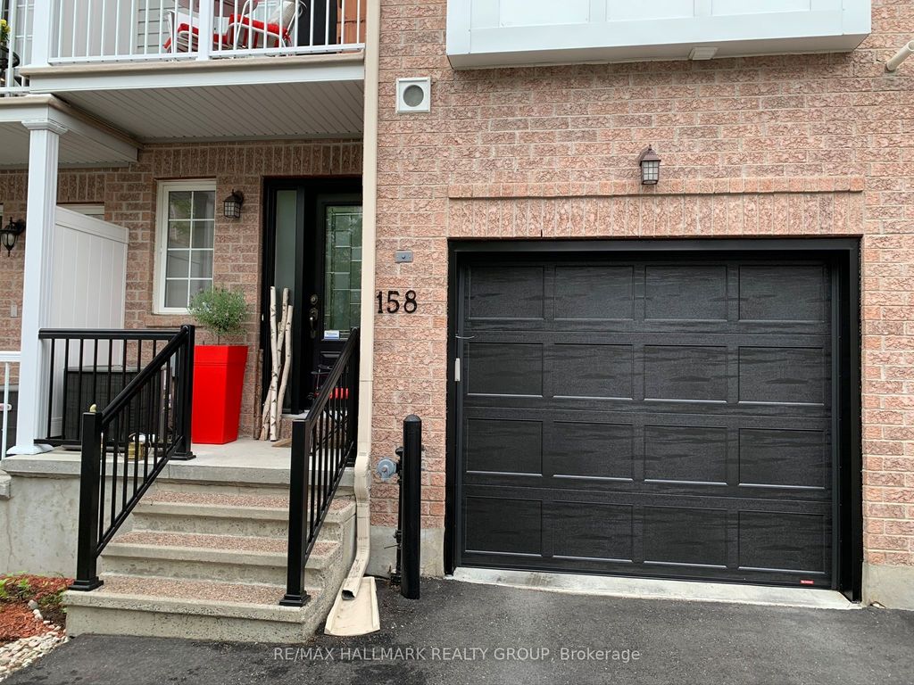 Photo of 158 Fordham Private, Carlington - Central Park, ON K2C 4G5 (MLS # X13044430)