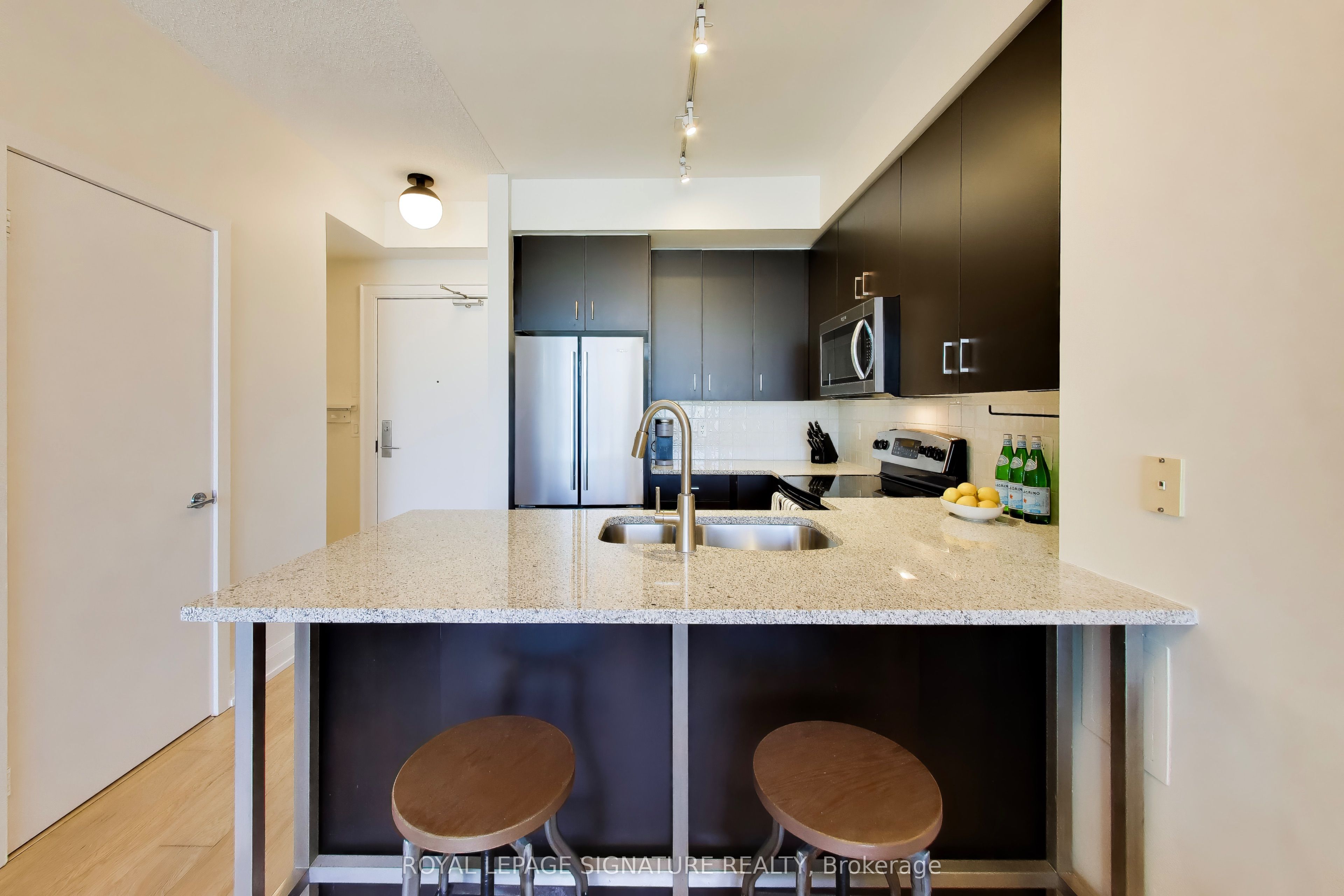 438 King Street W 1219