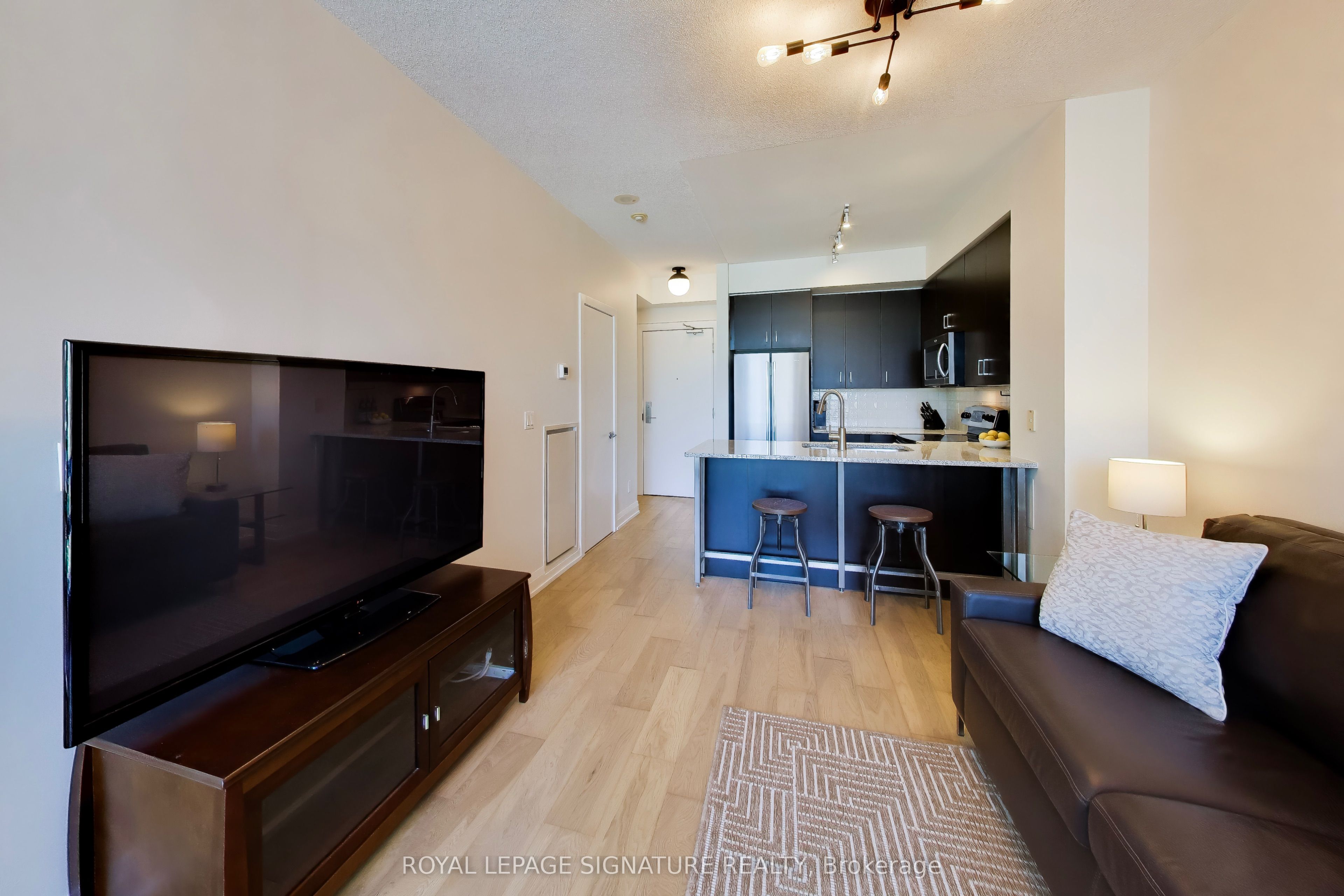 438 King Street W 1219