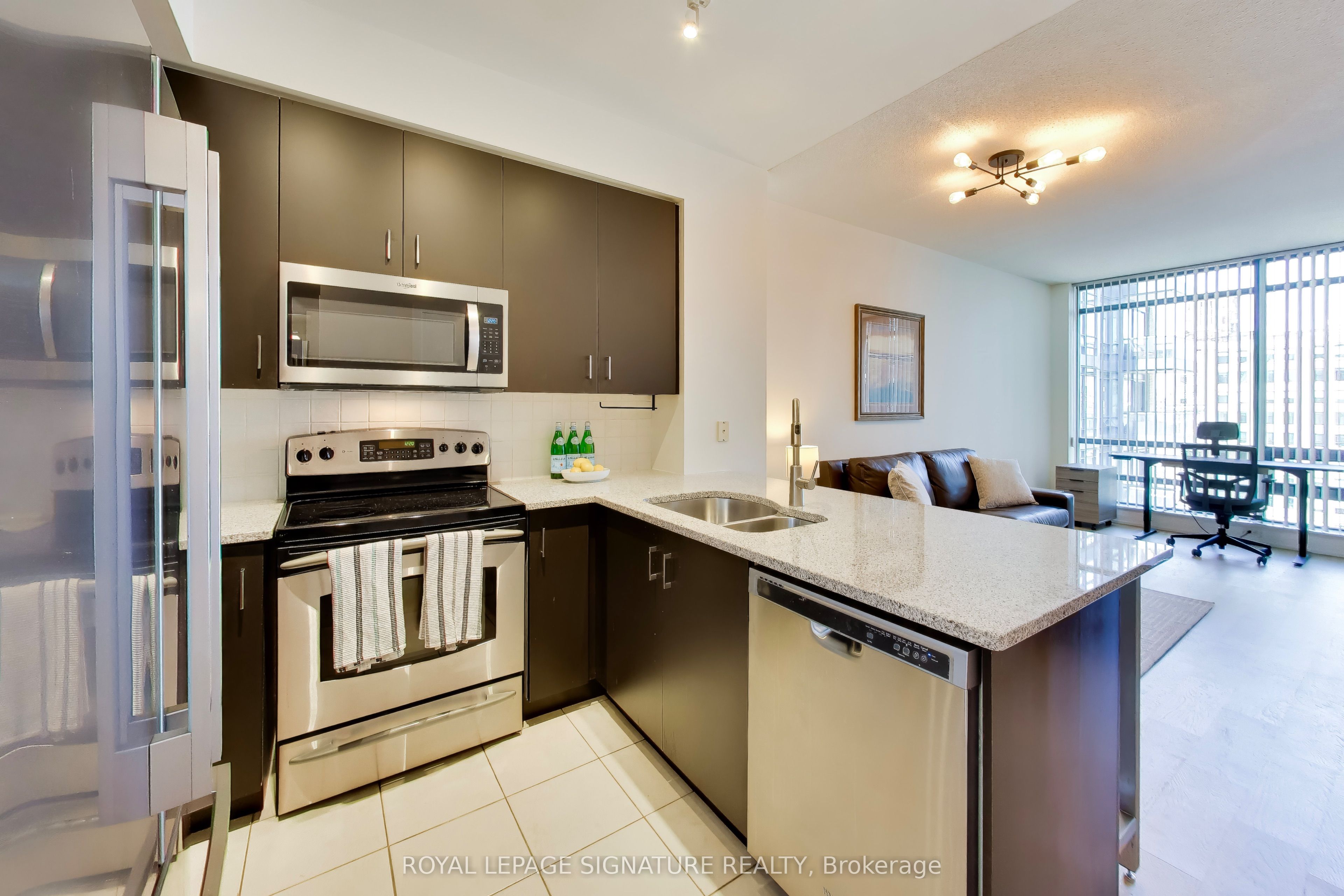438 King Street W 1219