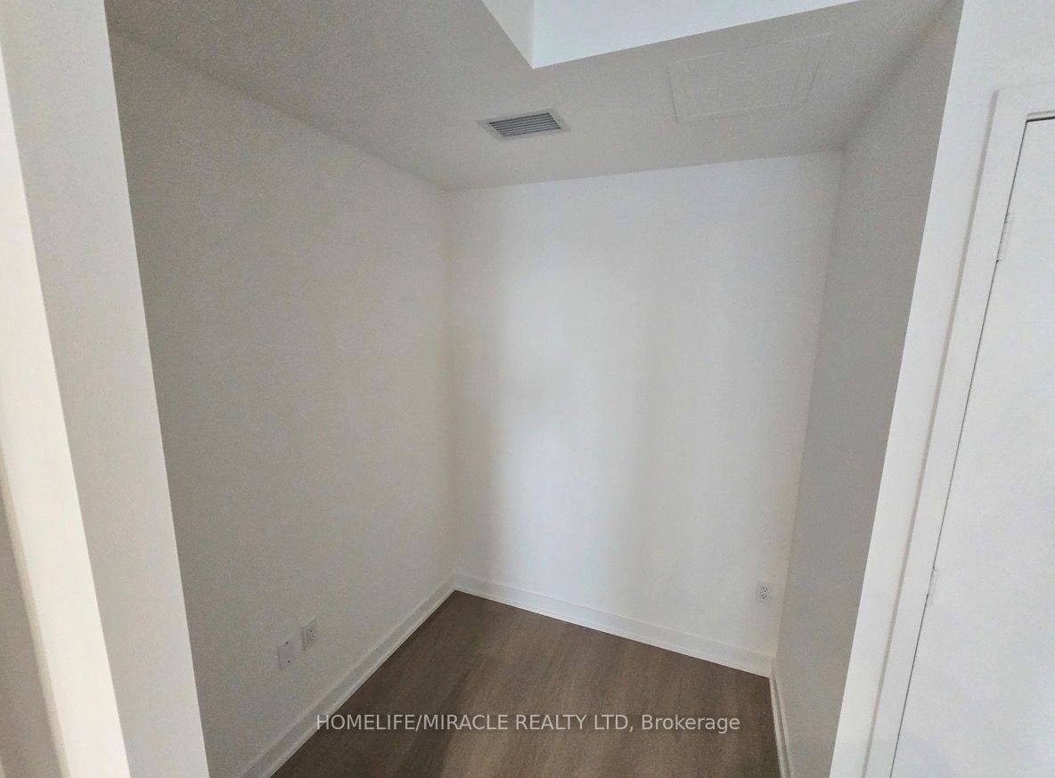 448 Burnhamthorpe Road 1712