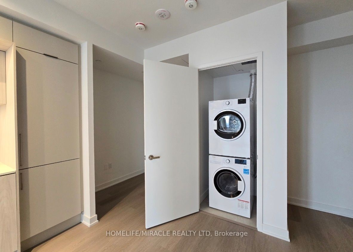 448 Burnhamthorpe Road 1712