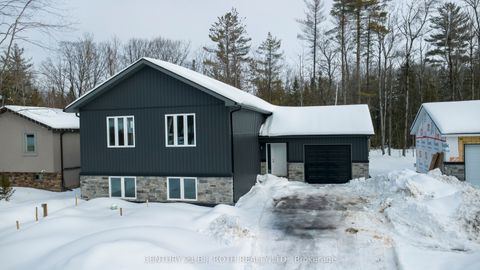 Photo of 3191 Cove Avenue, Innisfil, ON L9S 2K7 (MLS # N12683486)
