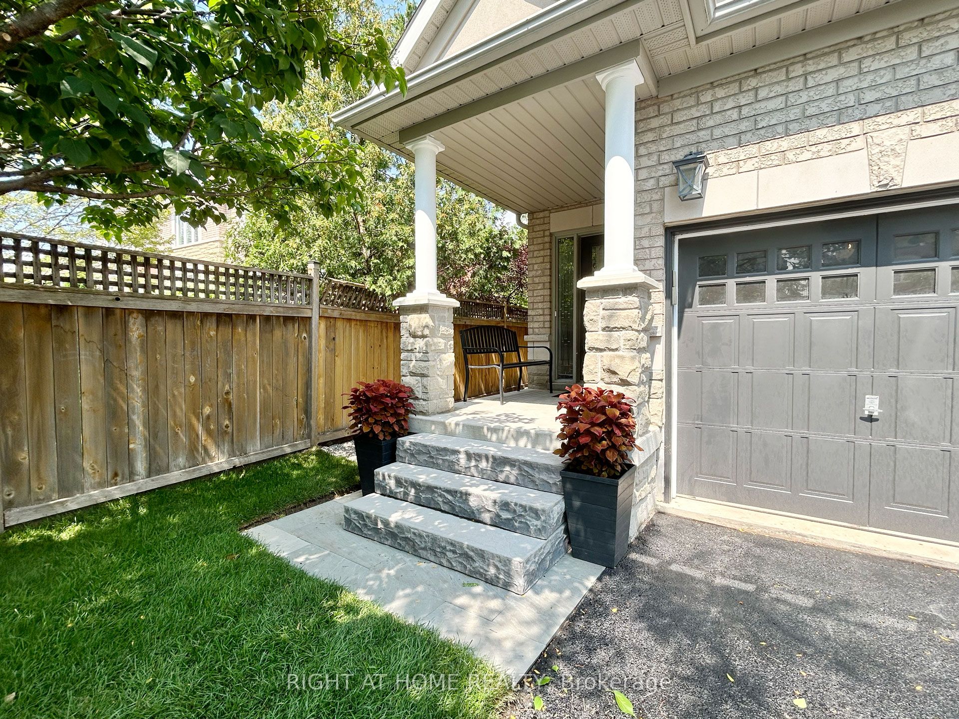 5515 Doctor Peddle Crescent