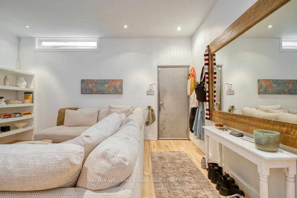 104 Ossington Avenue