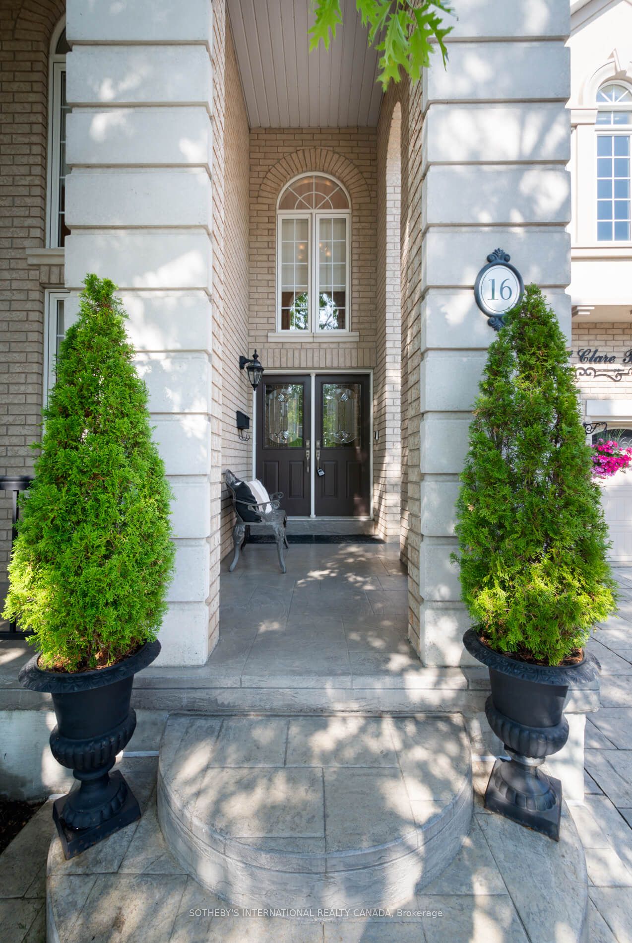 16 Saint Clare Boulevard