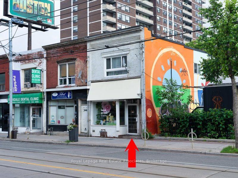 1640 Queen Street W