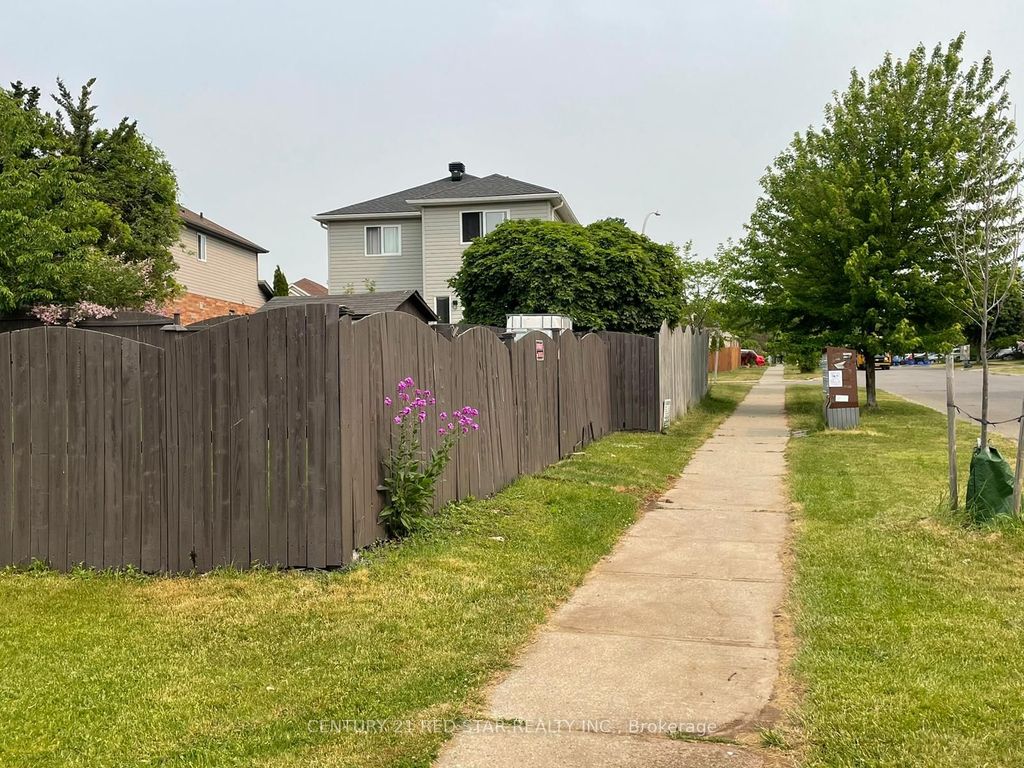 Photo of 134 Bankside Drive, Kitchener, ON N2N 3E2 (MLS # X12809524)