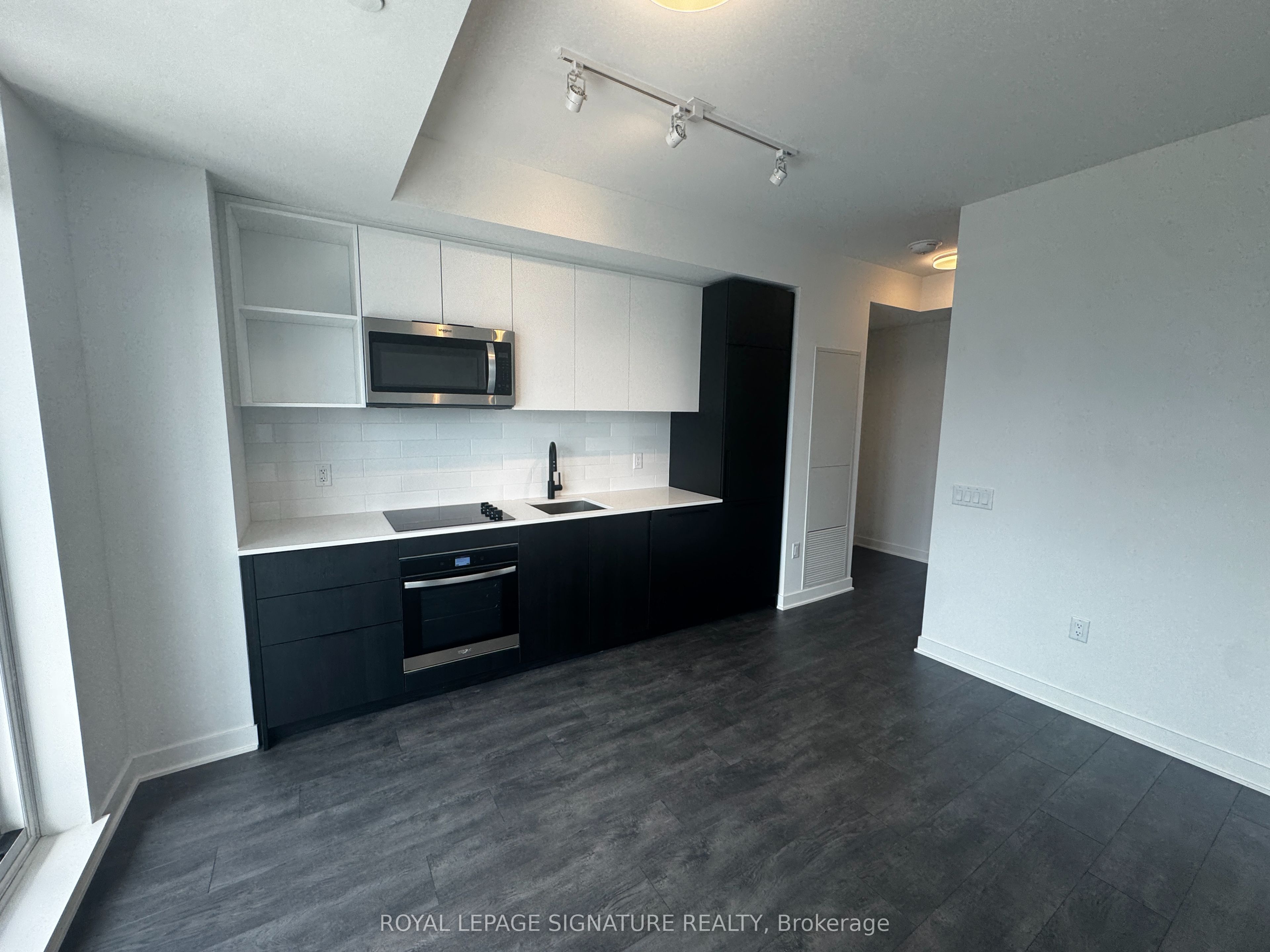1185 Dupont Street 1801